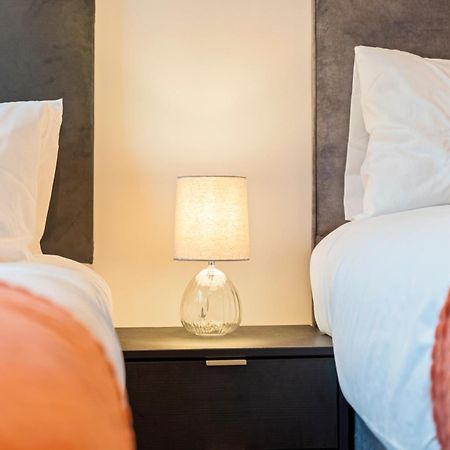 Shanti Suite - 2Bed 2Bath City Centre - Wifi - Netflix- Parking- Modern- Perfect For Family, Contractors, Leisure, Business By Shanti Nights Birmingham Exteriör bild