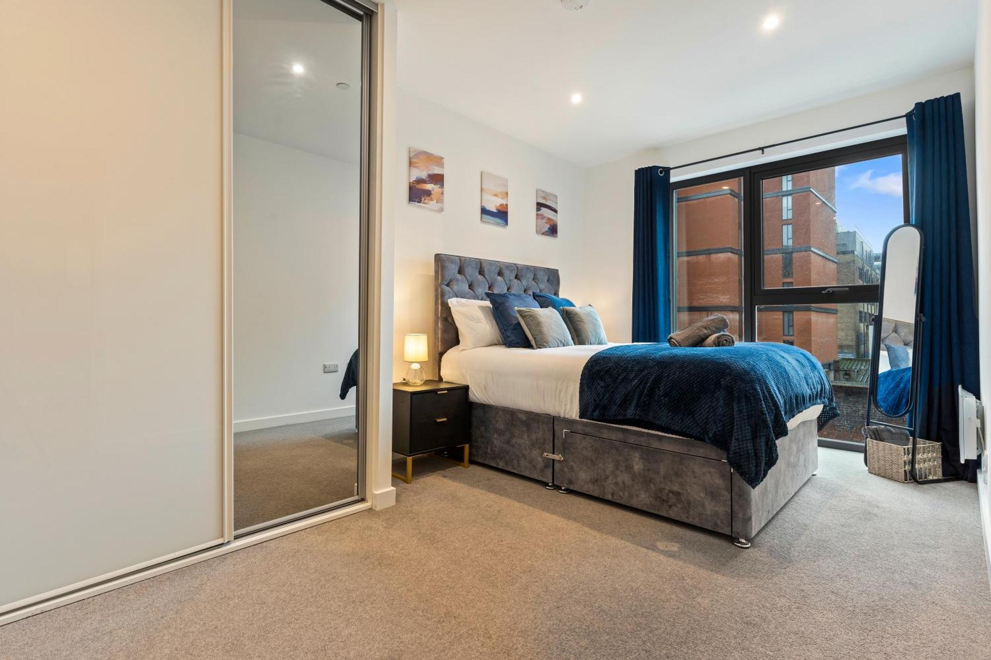 Shanti Suite - 2Bed 2Bath City Centre - Wifi - Netflix- Parking- Modern- Perfect For Family, Contractors, Leisure, Business By Shanti Nights Birmingham Exteriör bild