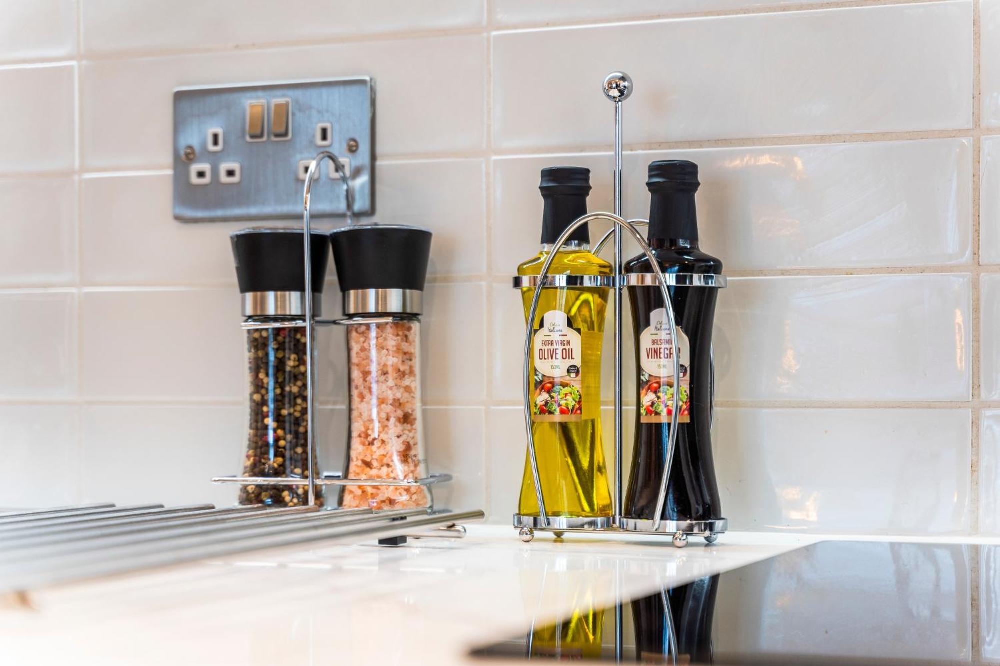 Shanti Suite - 2Bed 2Bath City Centre - Wifi - Netflix- Parking- Modern- Perfect For Family, Contractors, Leisure, Business By Shanti Nights Birmingham Exteriör bild