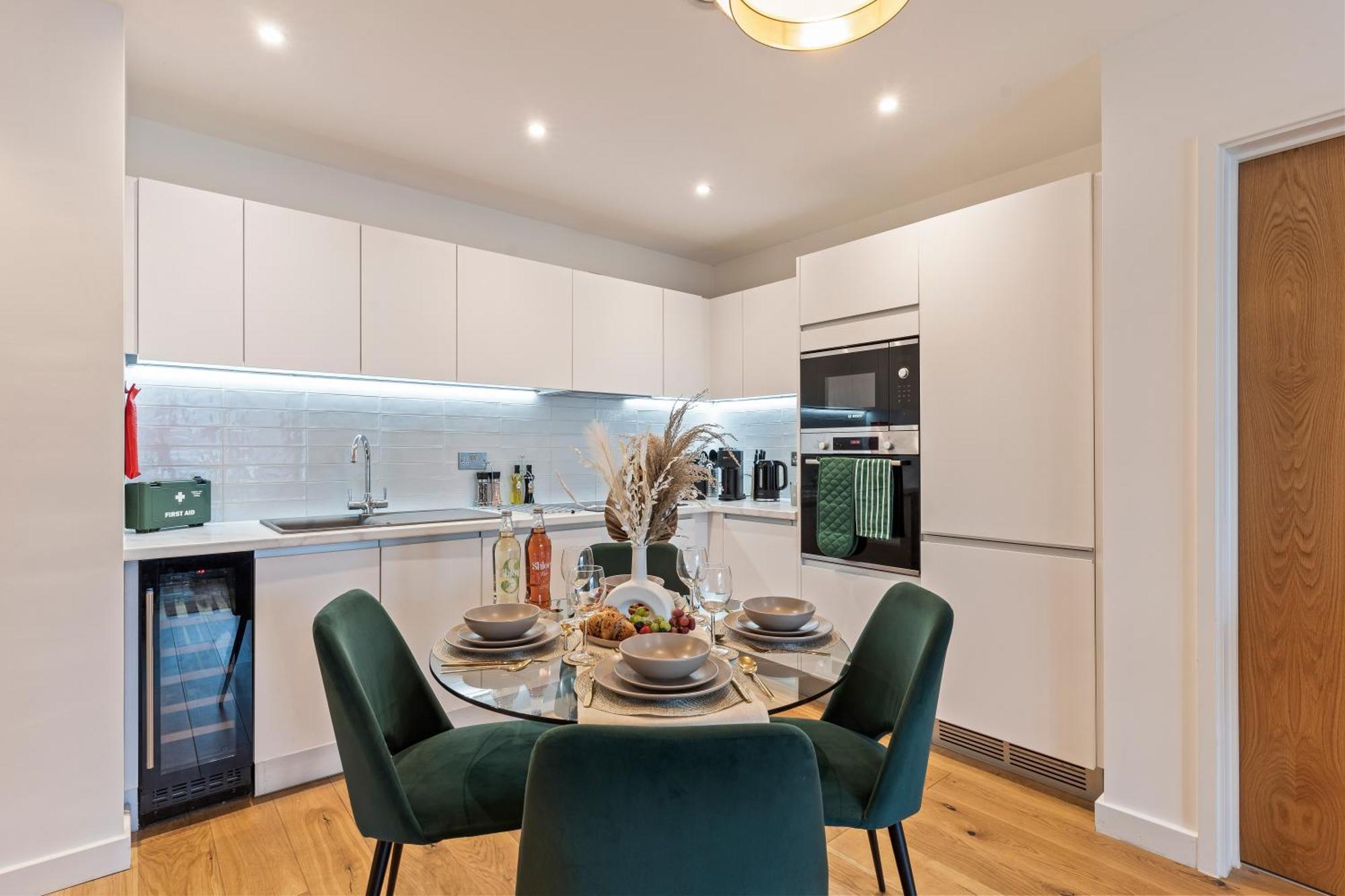 Shanti Suite - 2Bed 2Bath City Centre - Wifi - Netflix- Parking- Modern- Perfect For Family, Contractors, Leisure, Business By Shanti Nights Birmingham Exteriör bild