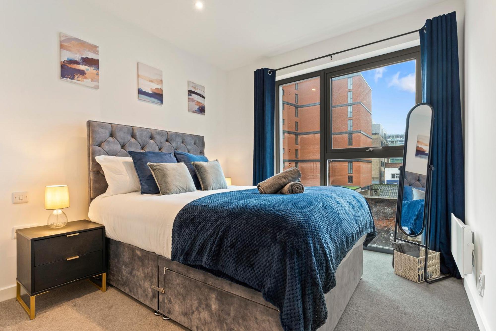 Shanti Suite - 2Bed 2Bath City Centre - Wifi - Netflix- Parking- Modern- Perfect For Family, Contractors, Leisure, Business By Shanti Nights Birmingham Exteriör bild